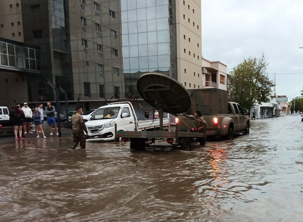 Despliegue de fuerzas federales y militares para asistir a los afectados por el temporal en Bahía&nbsp;Blanca
