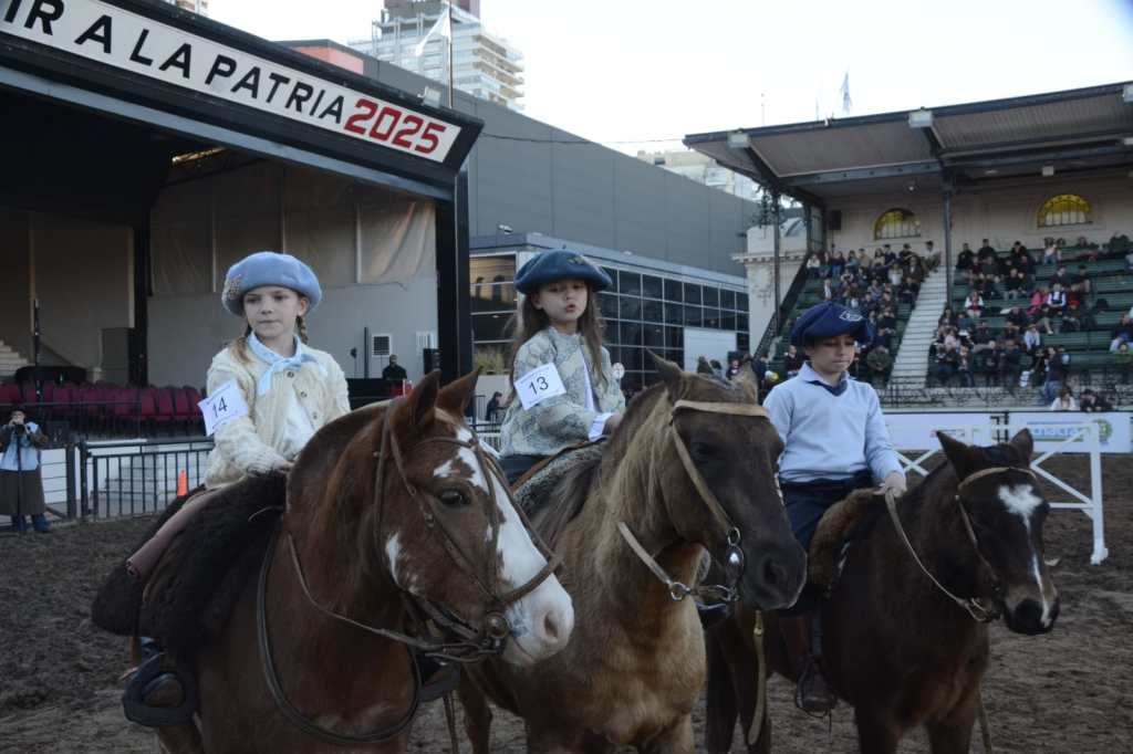 Lucía Ayerza, la pequeña que conmovió a todos en la Expo Rural por su talento y&nbsp;simpatía