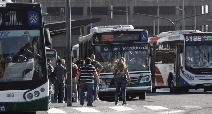 Suben colectivos, subtes y peajes en diciembre: estos son los nuevos&nbsp;valores